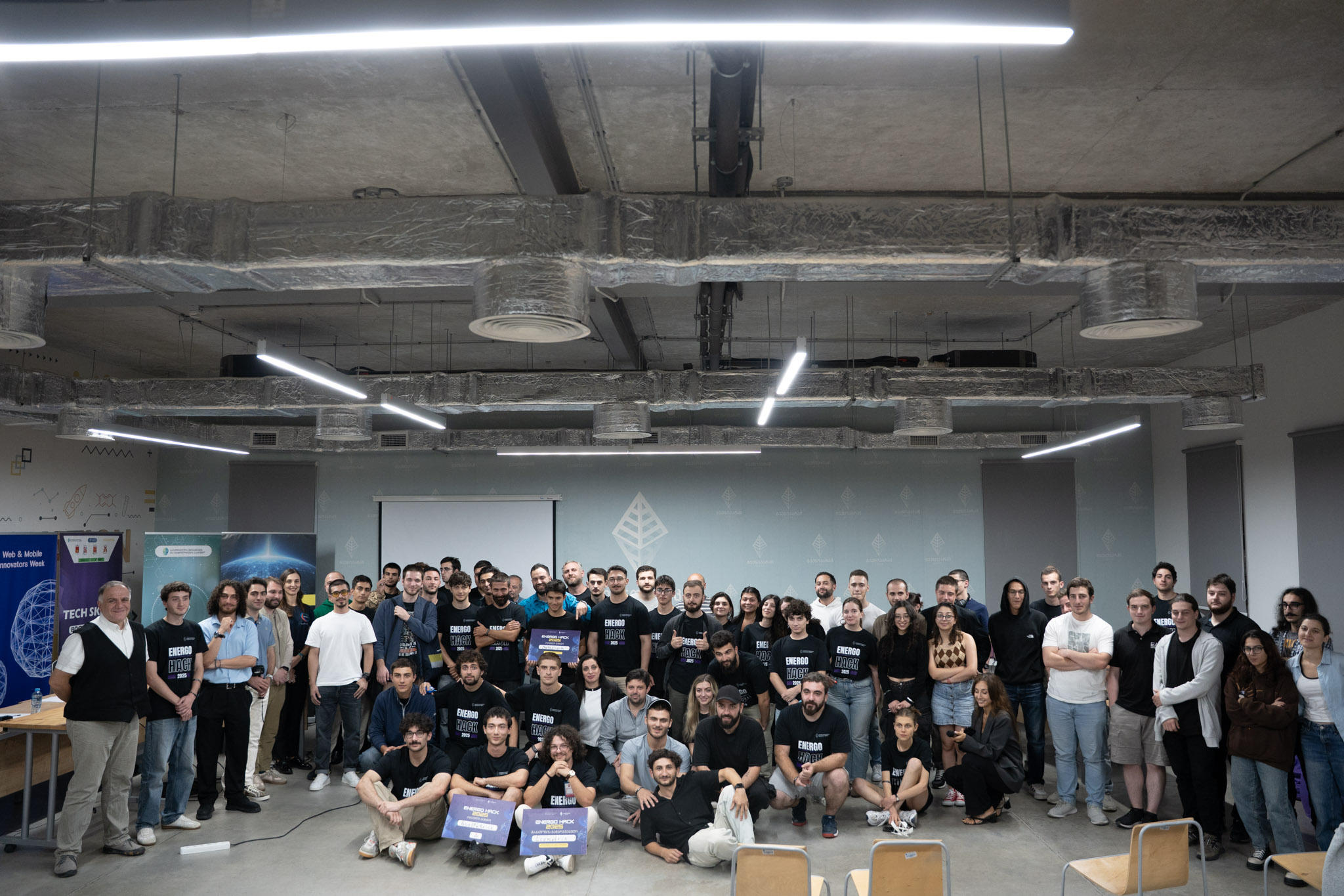ენერგეტიკის სასწავლო ცენტრმა Energo Hack 2025-ის ფარგლებში თავის რჩეულ გუნდს პრიზი გადასცა