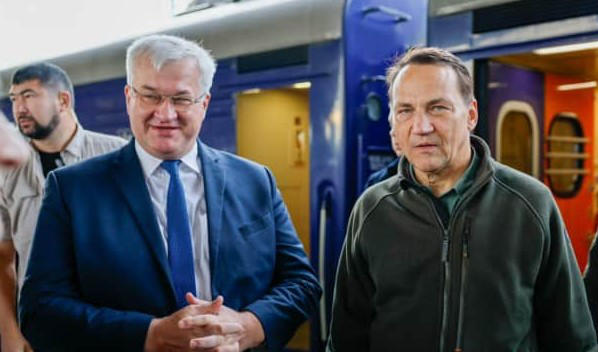 რადოსლავ სიკორსკი კიევში ჩავიდა