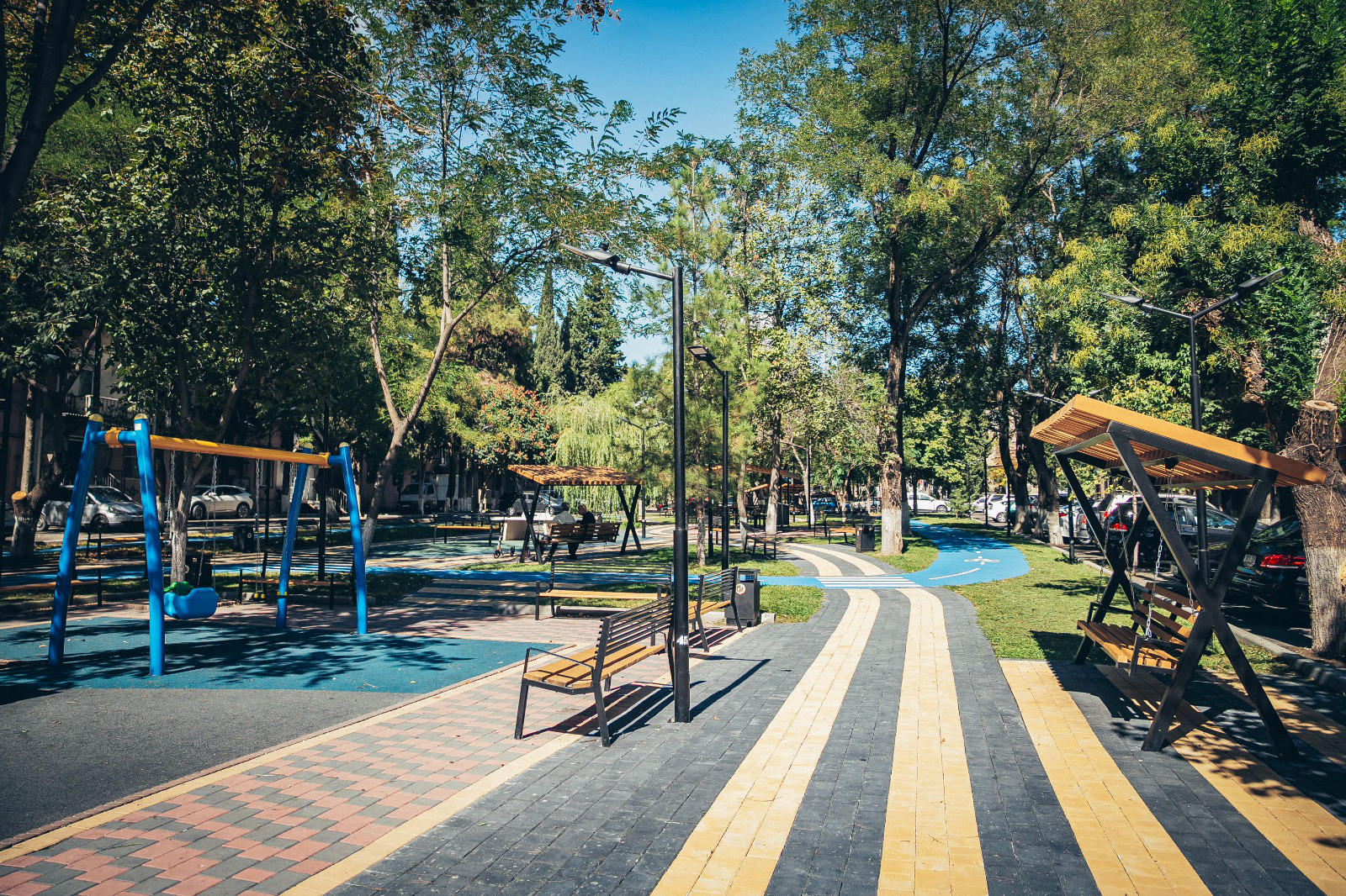 ვაზისუბანში, ნოე რამიშვილის ქუჩაზე სკვერის რეაბილიტაცია დასრულდა