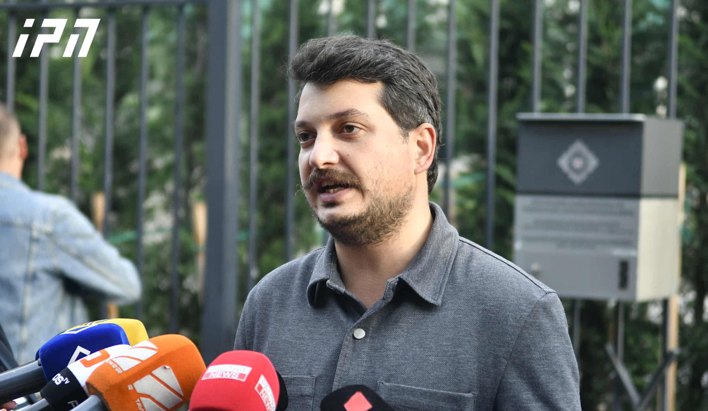 ადვოკატი - ლევან ხაბეიშვილი თავს ძალიან მხნედ გრძნობს - საქმეც ვერ „შეკერეს“, სისულელე გამოიგონეს, ისტორიას არ ახსოვს პოლიტიკოსის დაპირებაზე ადამიანი დაეკავებინოთ