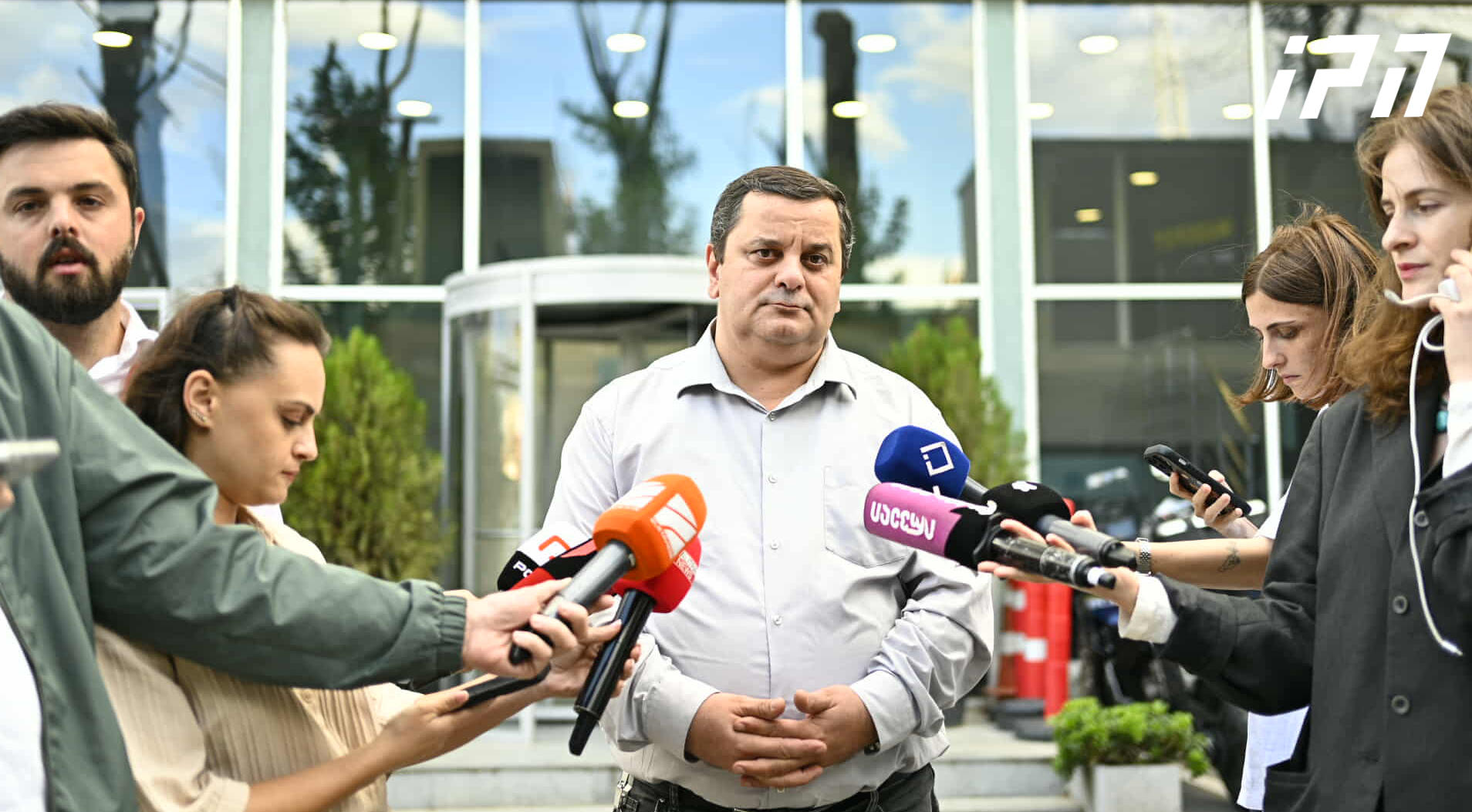 ადვოკატის განცხადებით, ჯუანშერ ბურჭულაძისთვის ბრალის წარდგენა გადაიდო, თუმცა უცნობია,ზუსტად როდის მოხდება ეს