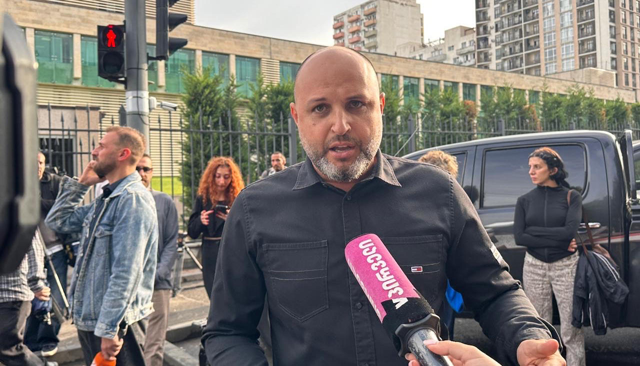 ირაკლი ნადირაძე - ლევან ხაბეიშვილის დაკავება ემსახურება იმას, რომ 4 ოქტომბრის აქცია არ შედგეს, მაგრამ ვიქნებით ძალიან ბევრი, ჯერ რომ არ ვყოფილვართ, იმდენი - როგორც ხაბეიშვილი ამბობდა, 4 ოქტომბერს იქნება მშვიდობიანი რევოლუცია