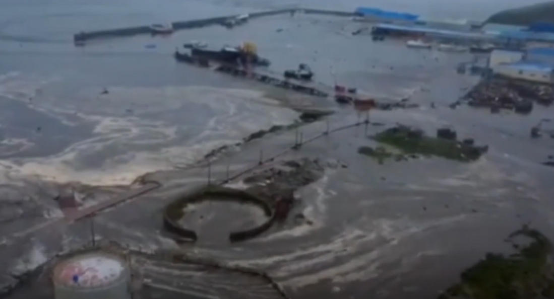 Reuters - კამჩატკის ნახევარკუნძულის სანაპიროსთან 7.4 მაგნიტუდის სიმძლავრის მიწისძვრა მოხდა