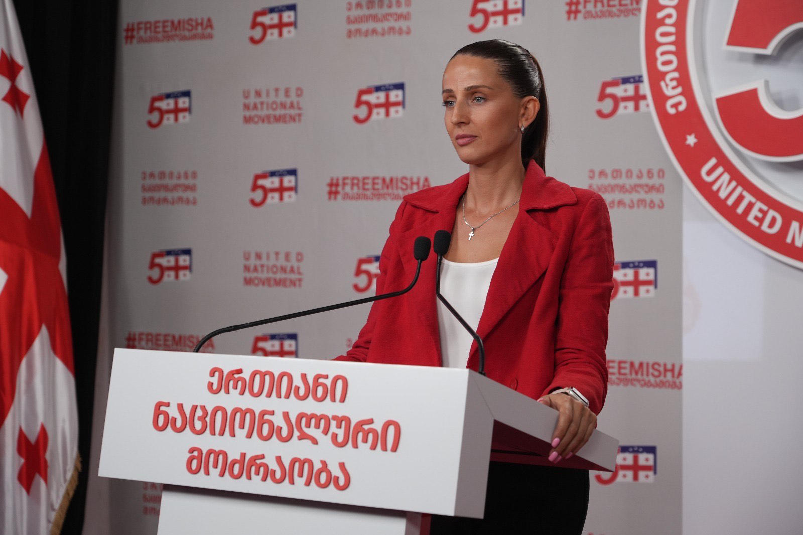 თათია ნიკოლაშვილი - ყველაზე მეტად რისიც ეშინია რუსულ რეჟიმს, ეს არის ლევან ხაბეიშვილის სიტყვები, რომ თურმე ერთ კაცს შეუძლია მოახდინოს რევოლუცია - მათ ეშინიათ ხუთ ჯვრიანი დროშის, რომელიც არის მშვიდობიანი დამხობის და რევოლუციის სიმბოლო