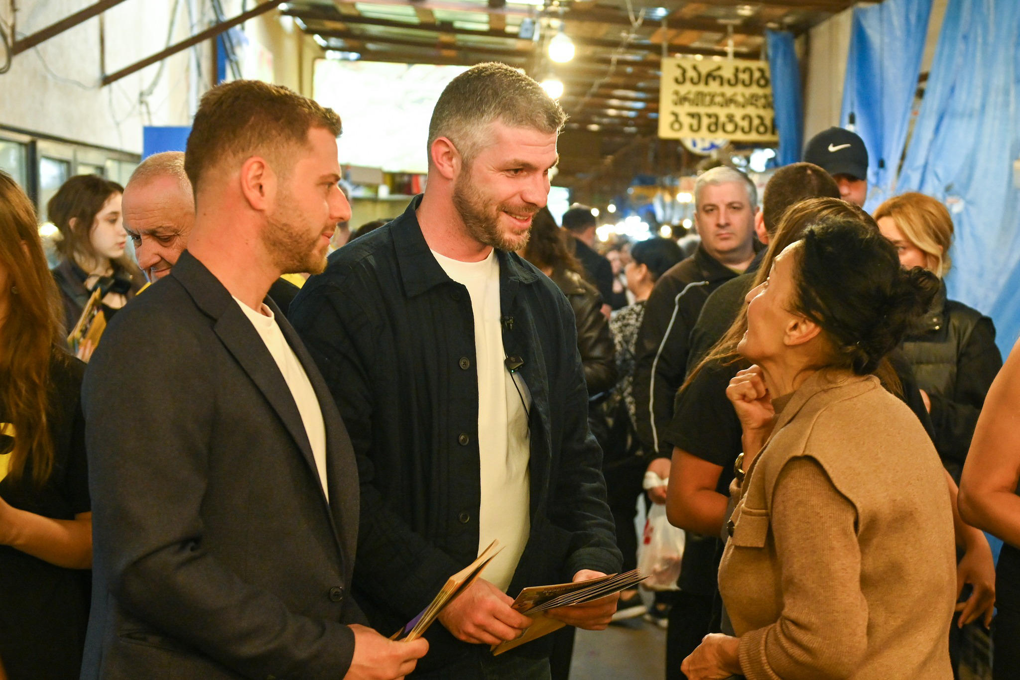 ირაკლი კუპრაძე და მაჟორიტარობის კანდიდატი, ჯუბა ლოლაძე გლდანის რაიონის მცხოვრებლებს შეხვდნენ