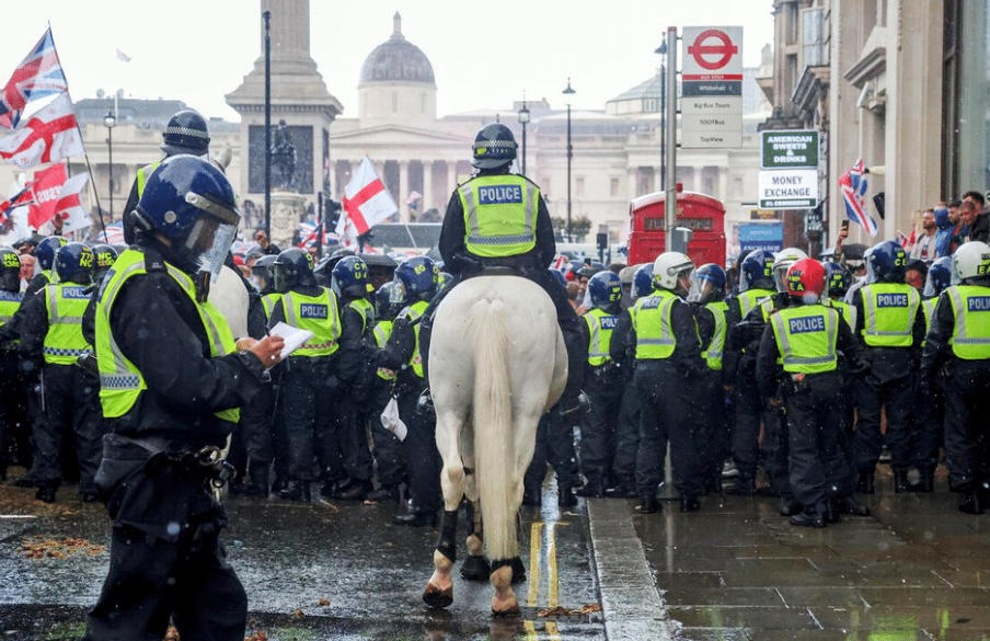 ლონდონში, მიგრაციის საწინააღმდეგო აქციაზე, 25 ადამიანი დააკავეს