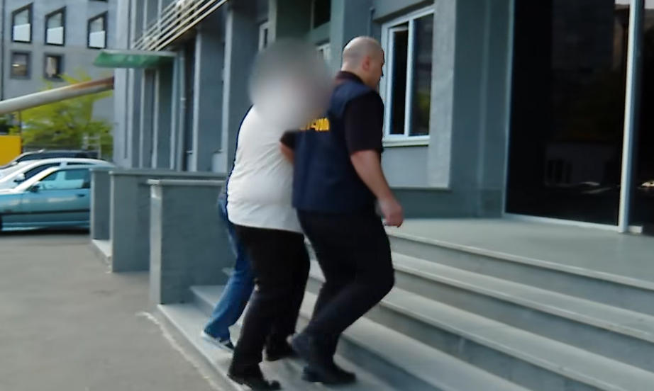 შსს - პოლიციამ თბილისსა და რეგიონებში უკანონო ცეცხლსასროლი იარაღები და საბრძოლო მასალა ამოიღო - დაკავებულია შვიდი პირი