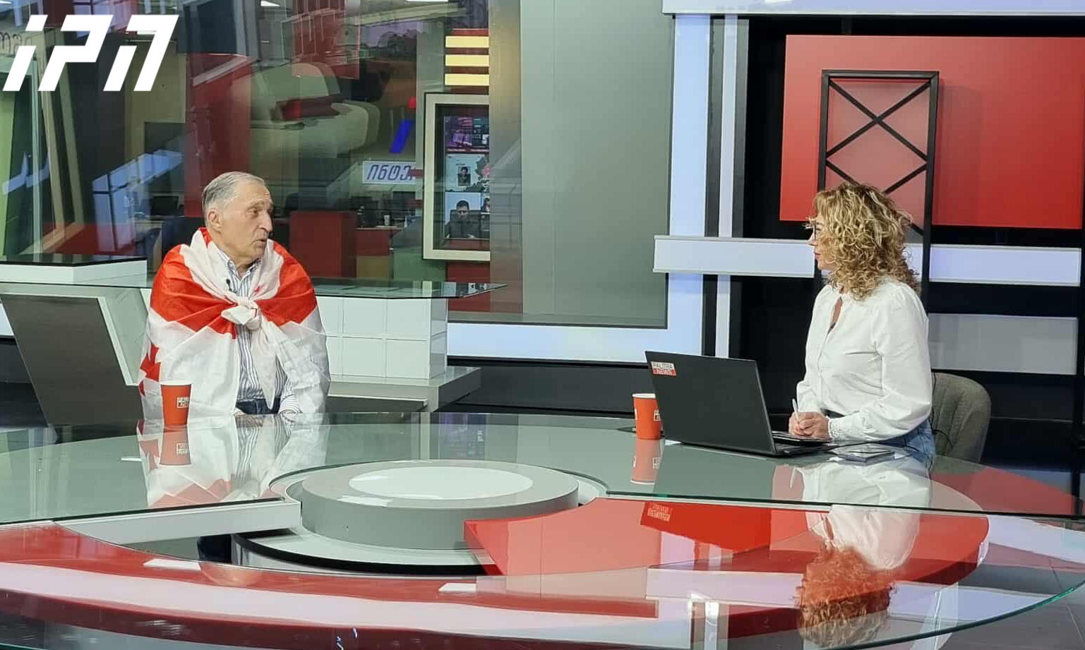 პაატა ბურჭულაძე - თუ ჭკუა შესწევთ, რამდენიმე ორგანიზატორი უნდა დატოვონ გარეთ, რომ აქცია იყოს მართვადი, თორემ ვნახეთ უმართავი ხალხი ნეპალში - რვა საათზე უკვე გადმობარებული უნდა იყოს ხელისუფლება, მოხდება მინისტრთა კაბინეტის შეთავაზებაც