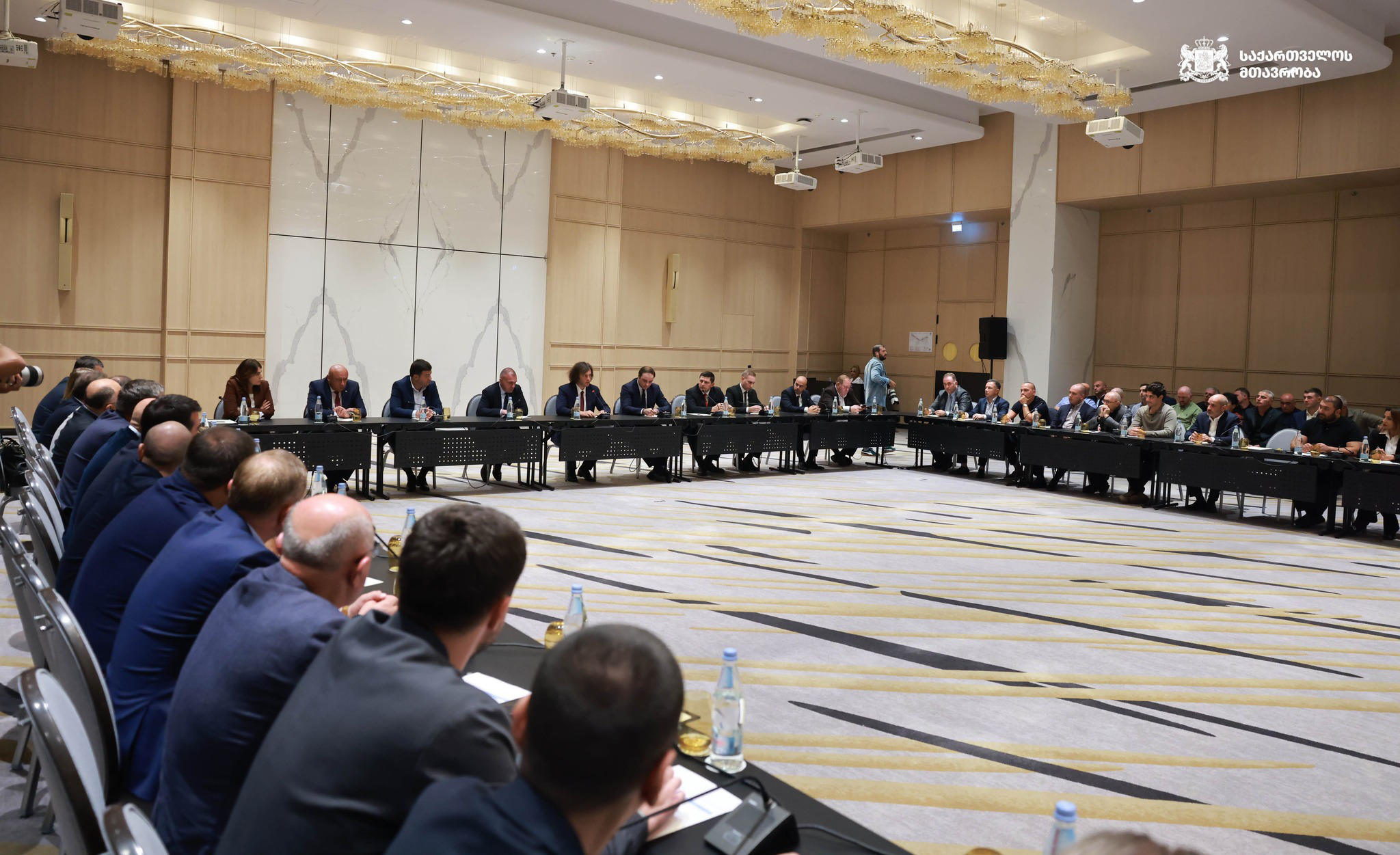 პრემიერ-მინისტრი სახელმწიფო ინფრასტრუქტურული პროექტების განხორციელებაში ჩართული კომპანიების წარმომადგენლებს შეხვდა