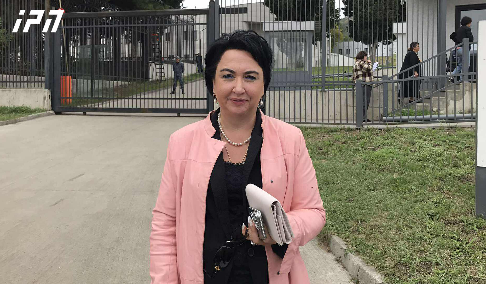 ეკა ბესელია - მოვინახულე ელენე ხოშტარია, როგორც მას ახასიათებს, ის ყოველთვის მხნე და იმედიანია - იმედი მაქვს, გონიერება ეყოფათ იმ ადამიანებს, რომლებიც ახლა ბრალის ფორმულირებაზე ფიქრობენ