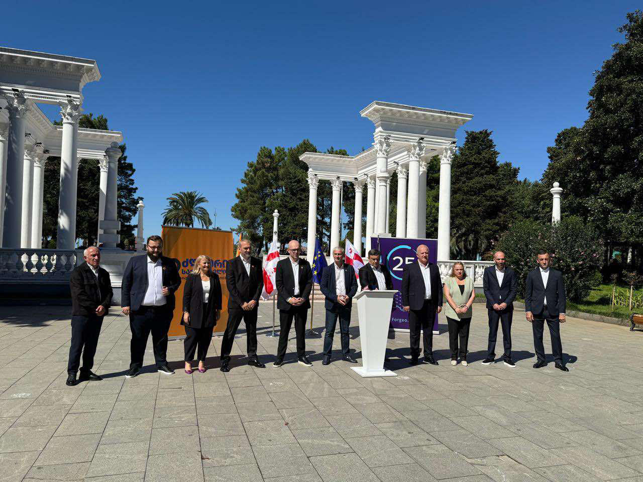 პარტიებმა, „ძლიერი საქართველო-ლელო“ და „გახარია საქართველოსთვის“ ბათუმის საკრებულოს თავმჯდომარეობისა და მაჟორიტარი დეპუტატობის ერთობლივი კანდიდატები წარადგინეს