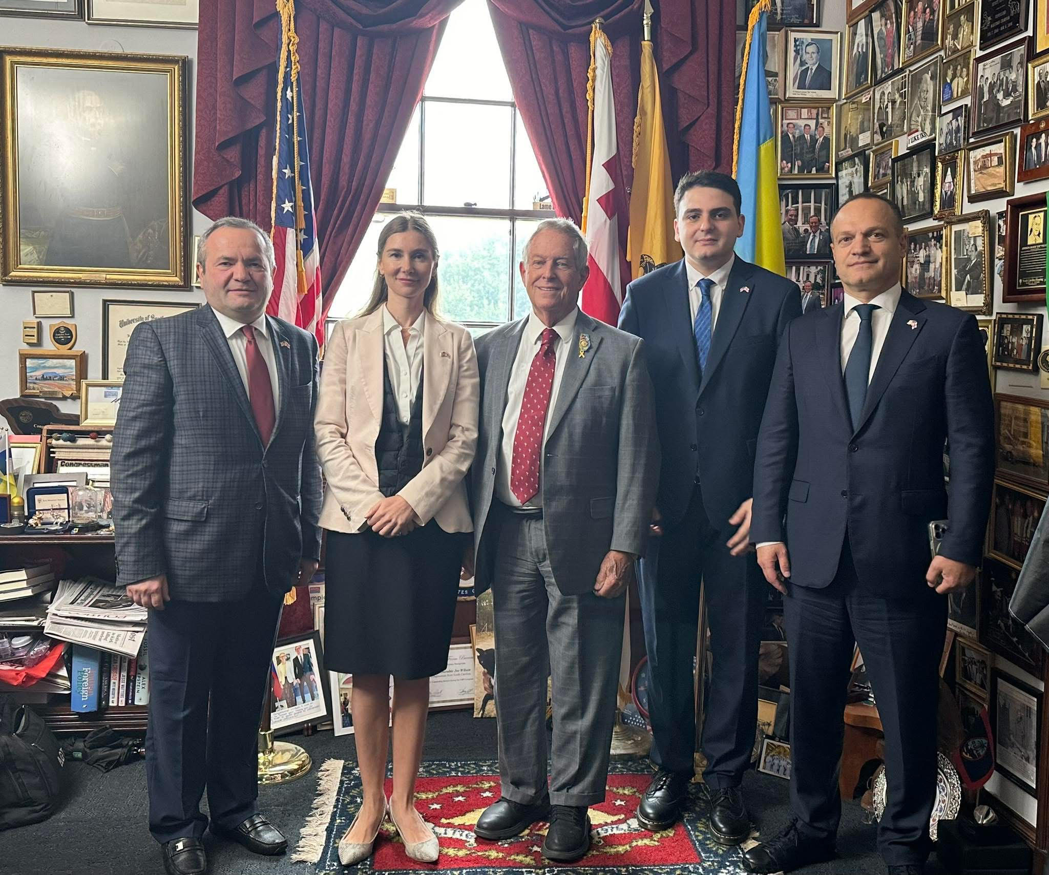 თინა ბოკუჩავა „ნაციონალური მოძრაობის“ ლიდერებთან ერთად კონგრესმენ ჯო უილსონს შეხვდა