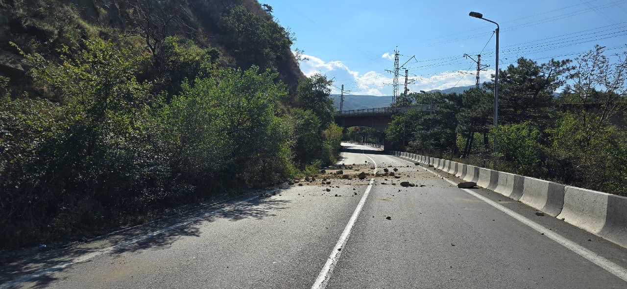 თბილისის შემოსასვლელთან ავტოტრანსპორტის მოძრაობა აღდგა