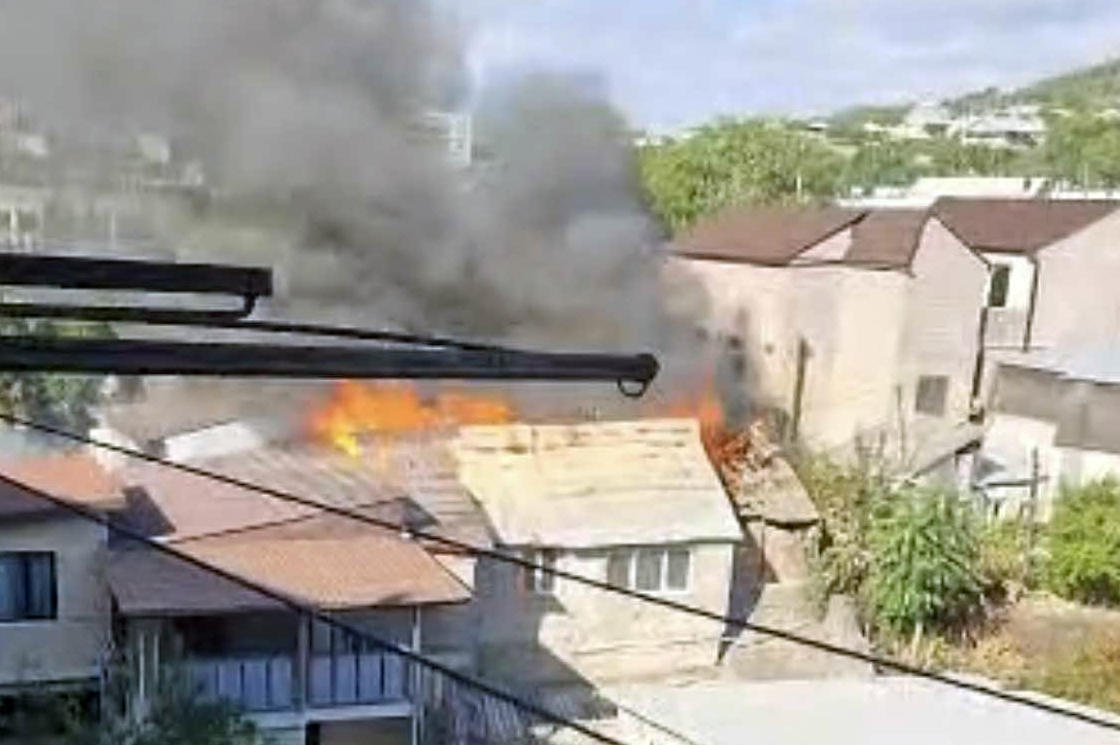 თბილისში, სანზონაში, ერთ-ერთ საცხოვრებელ სახლში ხანძარი გაჩნდა