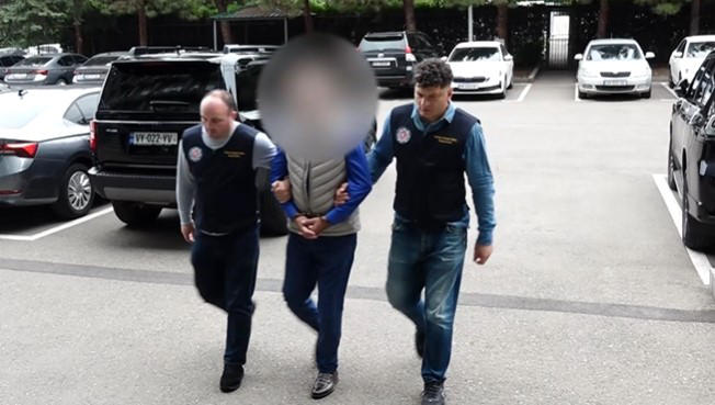 სამართალდამცველებმა განზრახ მკვლელობის მცდელობისთვის 2021 წლიდან ძებნილი პირი დააკავეს