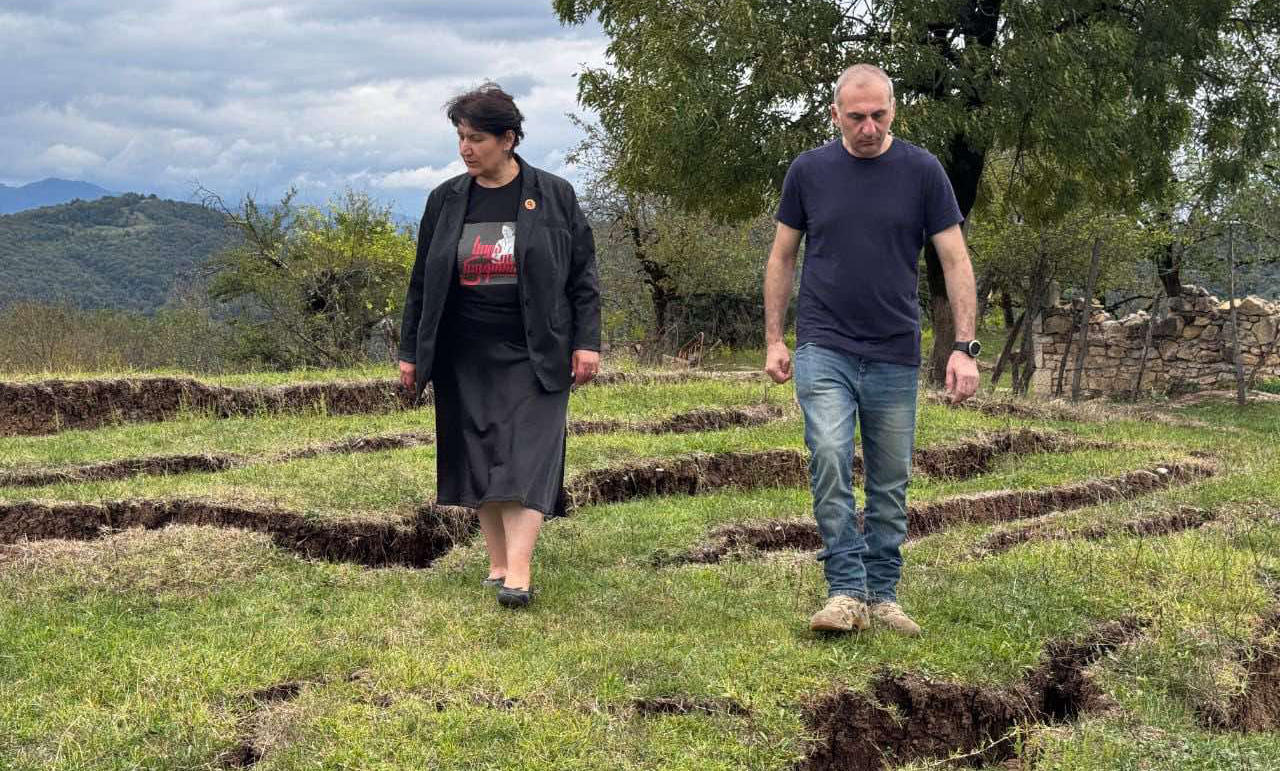 ალეკო ელისაშვილი და ხარაგაულის მერობის კანდიდატი, ინგა მაღრაძე სოფლებში - ხემაღალსა და ღვერკში იმყოფებოდნენ