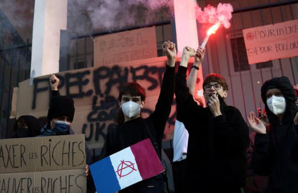 მთავრობის მიერ დაგეგმილი ბიუჯეტის შემცირების გამო საფრანგეთში პროფკავშირები გაიფიცნენ