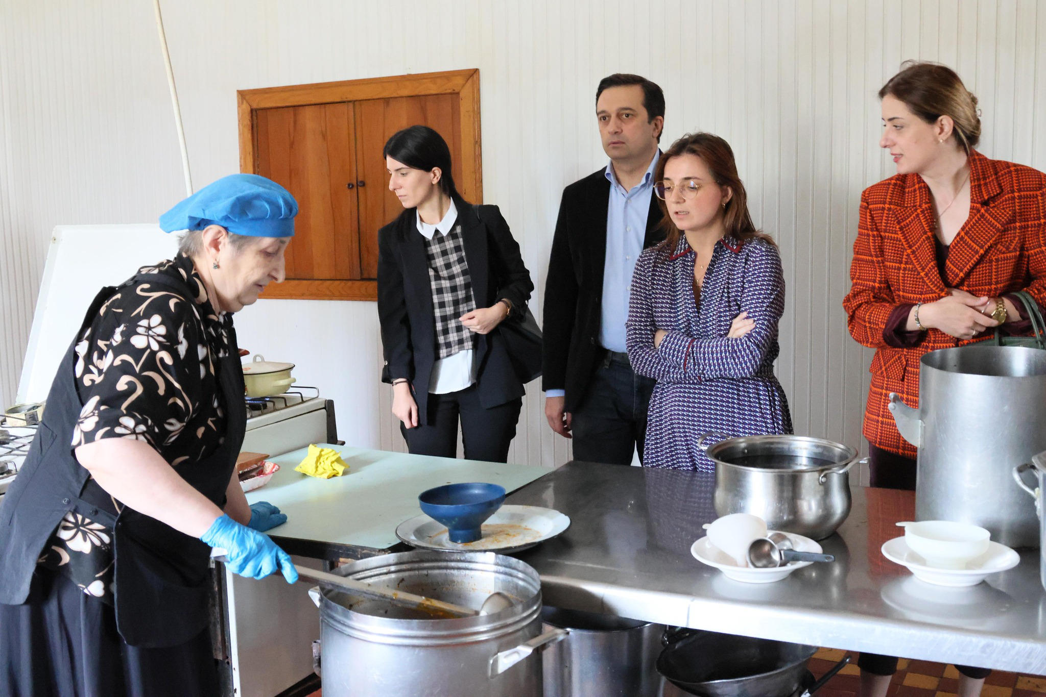 სახალხო დამცველმა სოციალური სასადილოები მოინახულა