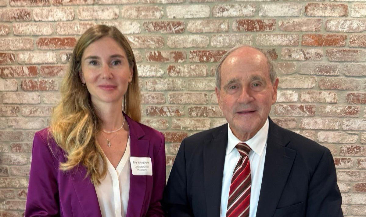 თინა ბოკუჩავა პარტიის ლიდერებთან ერთად, სენატის საგარეო კომიტეტის თავმჯდომარეს და ჰელსინკის კომისიის თავმჯდომარის ოფისის წარმომადგენლებს შეხვდა