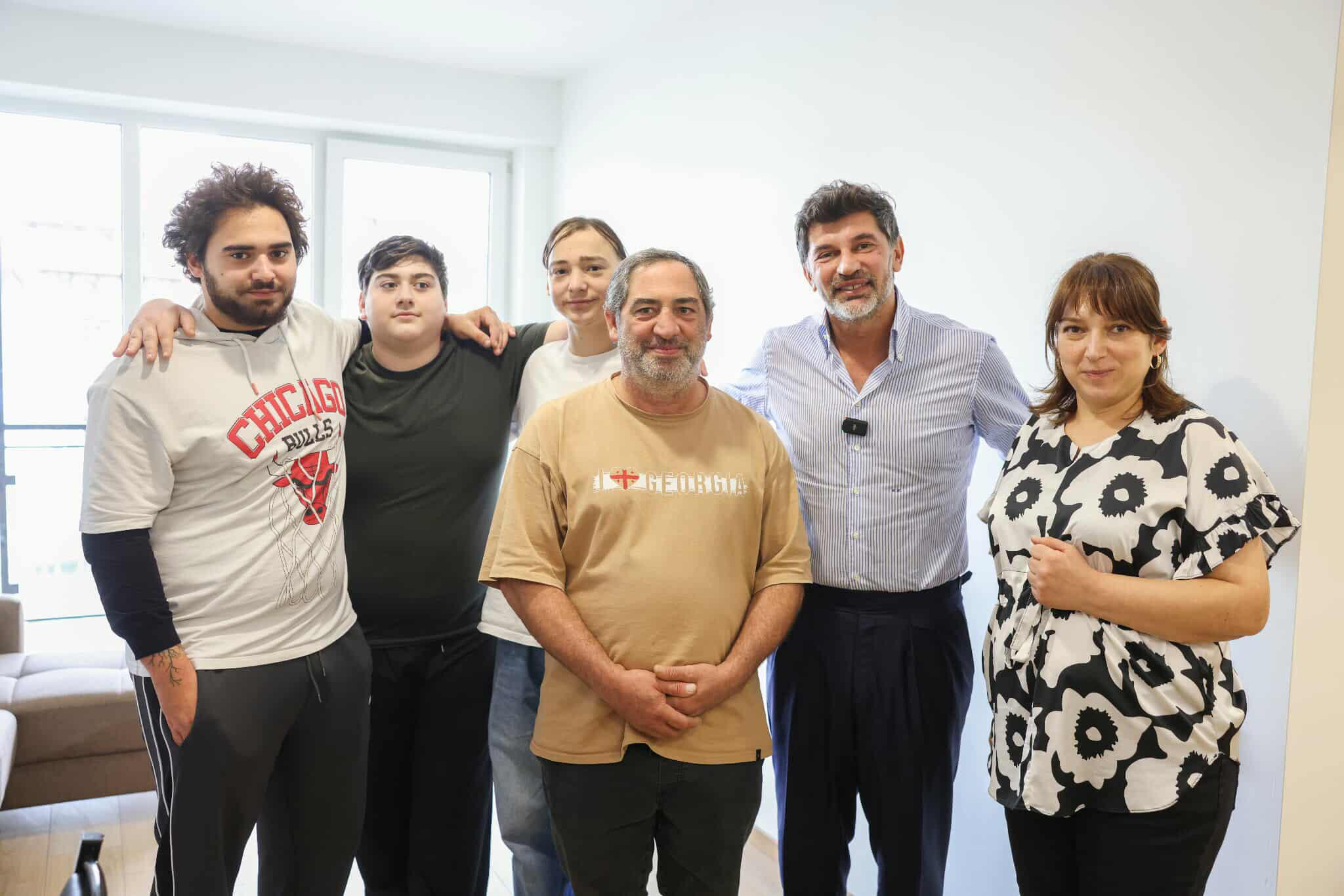 თბილისის მერია - ნინუების ხუთსულიანი ოჯახი „თბილისობას“ ახალ სახლში შეხვდება