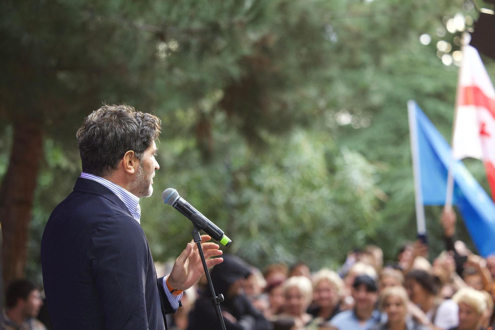 კახა კალაძე ჩუღურეთის ამომრჩეველს - ძალიან მეამაყება, რომ „ქართული ოცნება" დღეს ასე ძლიერად ვართ წარმოდგენილი და ეს არის თითოეული თქვენგანის დამსახურება