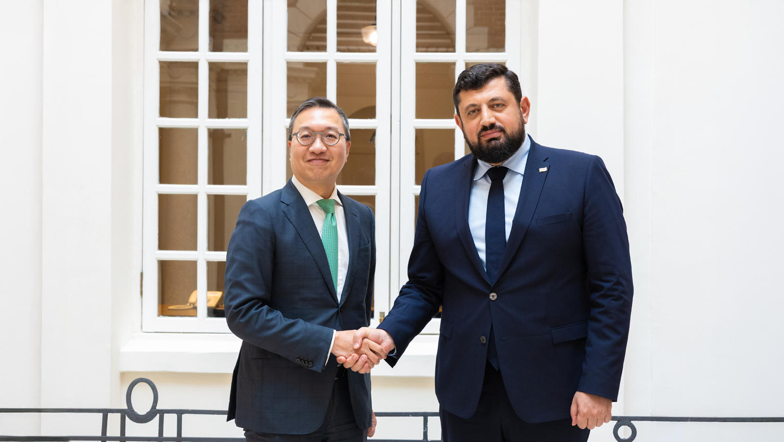 რაჟდენ კუპრაშვილი, ჰონგ-კონგის იუსტიციის მინისტრს, ლამ ტინგ-კვოკ პოლს და გენერალურ პროკურორს, იანგ მეი კეი მეგს შეხვდა