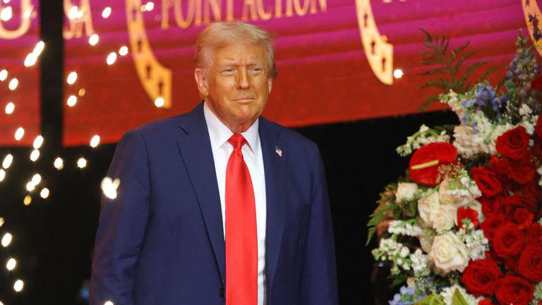 დონალდ ტრამპი ჩარლი კირკზე - იარაღი მისკენ იყო მიმართული, მაგრამ ტყვია - ყველასკენ