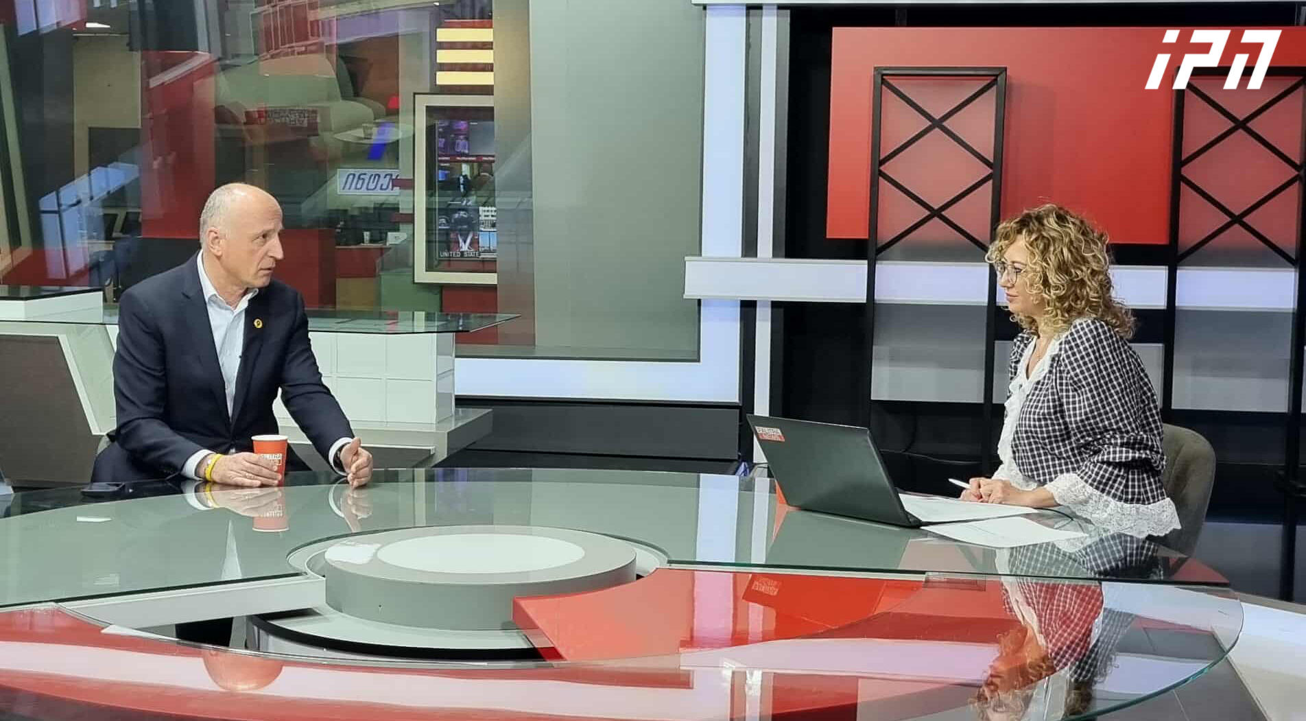 ბადრი ჯაფარიძე - განთავსდება კამერები, გარდა ამისა, გამჭვირვალე ბიულეტენებთან დაკავშირებით ნაბიჯები გადავდგით, არ გამოჩნდება ლაქა - ჩვენი ამოცანაა, მივაღწიოთ ხელისუფლების მშვიდობიანად ცვლილებას, რაც არჩევნების გზით მოხდება