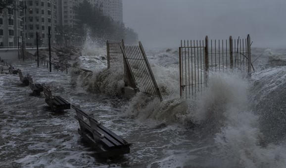ტაიფუნ „რაგასას“ ტაივანში 14 ადამიანი ემსხვერპლა, ჰონგ-კონგსა და სამხრეთ ჩინეთში სკოლები დაიხურა და ათასობით ადამიანის ევაკუაცია განხორციელდა