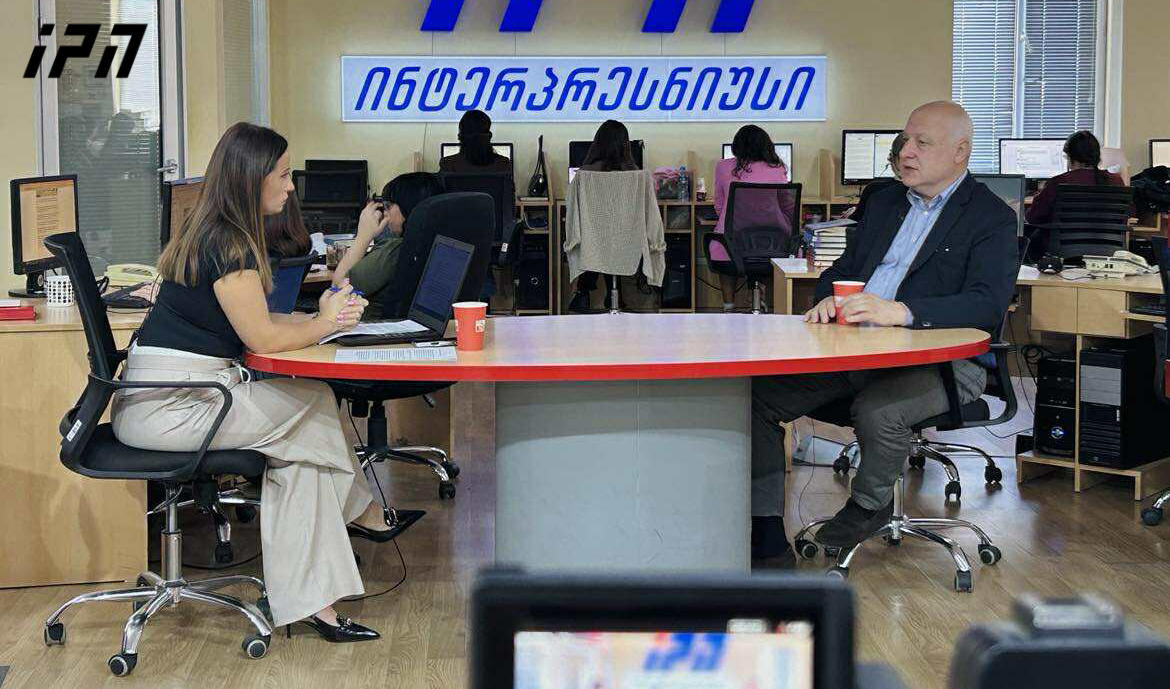 გიგი წერეთელი - თუ რამეზე უნდა გაბრაზდეს საგარეო საქმეთა სამინისტრო, თავის თავზე და ხელისუფლებაზე, რაც შეეხება ელჩებს, შეიძლება ვინმესთან შეხვედრა მოახერხონ, მაგრამ ასეთი ლანძღვის ფონზე ახალი პოლიტიკის ჩამოყალიბება შეუძლებელია