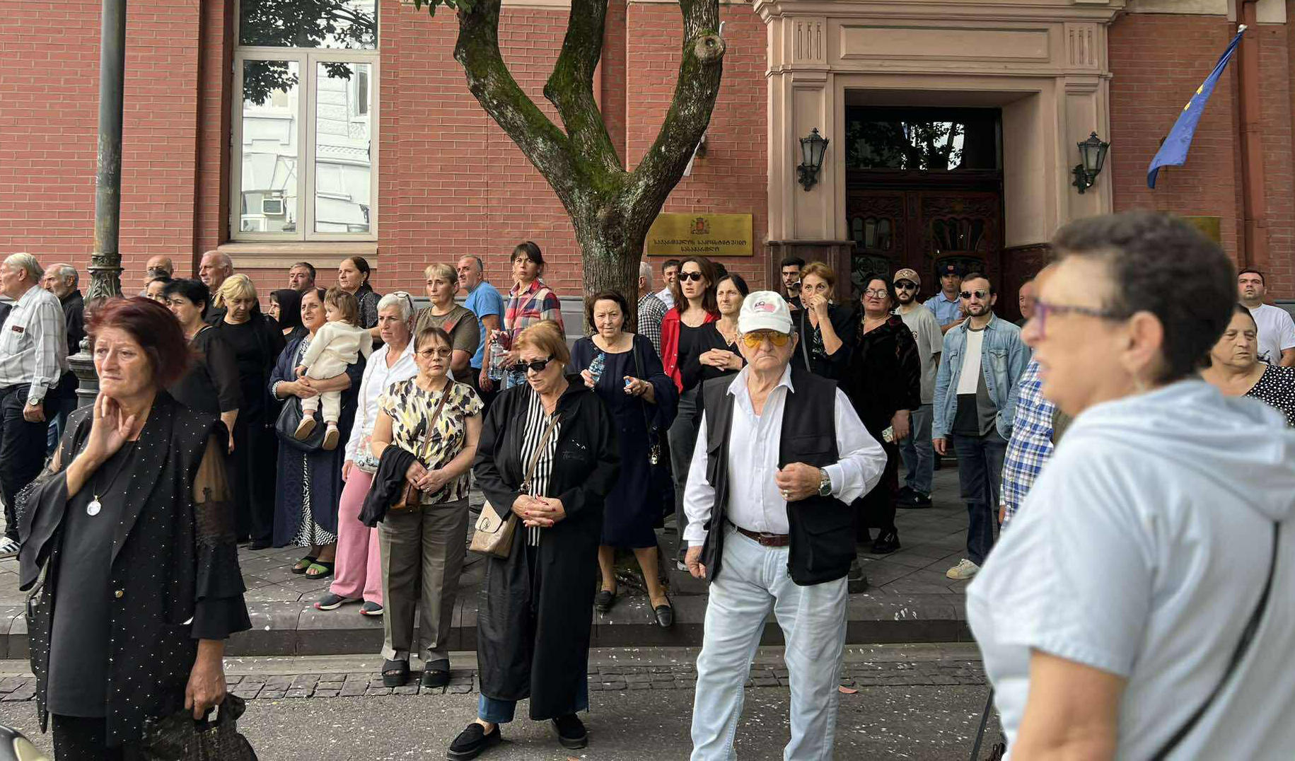 აჭარის მთავრობის სახლთან სოფელ ბობოყვათის მოსახლეობა საპროტესტო აქციას მართავს