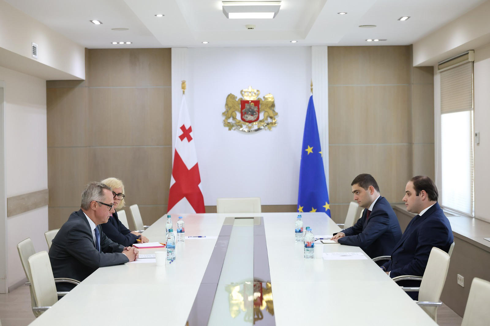 მთავრობის ადმინისტრაცია - ლევან ჟორჟოლიანი გერმანიის ელჩს პეტერ ფიშერს შეხვდა - აღინიშნა, რომ საქართველოს მთავრობა არ არის კმაყოფილი ორ ქვეყანას შორის არსებული ურთიერთობების დონით და იმედოვნებს, რომ ვითარება შეიცვლება