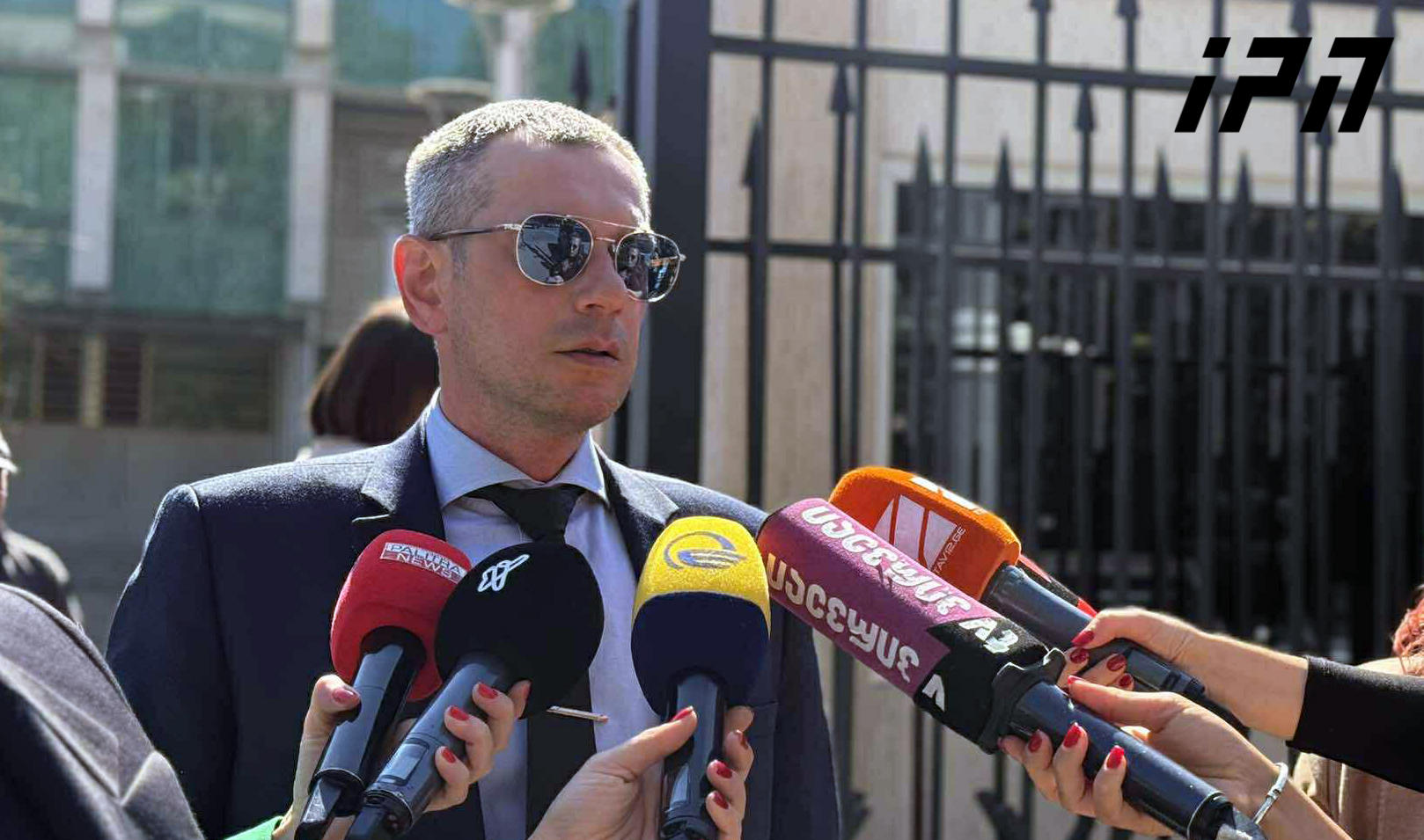 სუს-ის მიერ დიდი ოდენობით თაღლითობაში დახმარების საქმეზე დაკავებული, საზედამხედველო კომპანიის თანამშრომელი როინ ფოფხაძე ბრალს არ აღიარებს