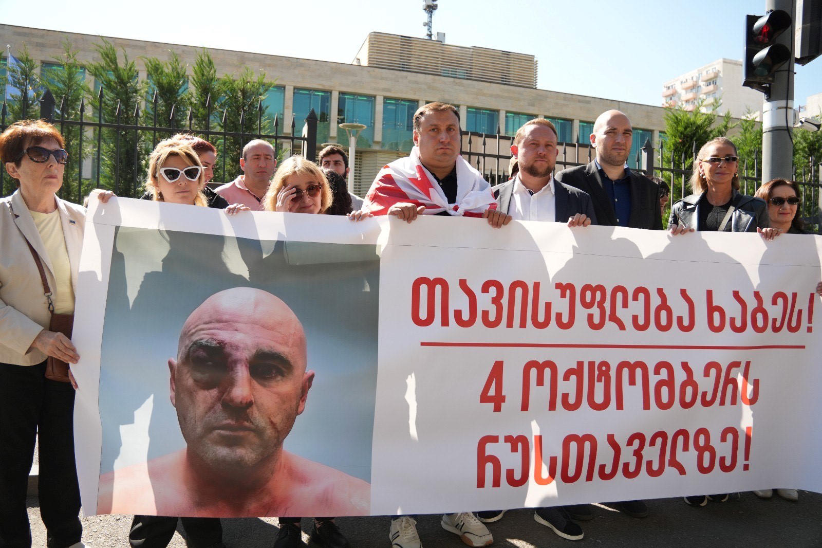 ვასო ურუშაძე - ლევან ხაბეიშვილის პოლიტიკური მოწოდებების გამო, ქვეყანაში შექმნილი პოლიტიკური დღის წესრიგი გახდა იმის საფუძველი, რომ შეშინებული ივანიშვილის რეჟიმი დღეს მოქმედებს ისე როგორც ხედავთ - ატყვევებს ხაბეიშვილს