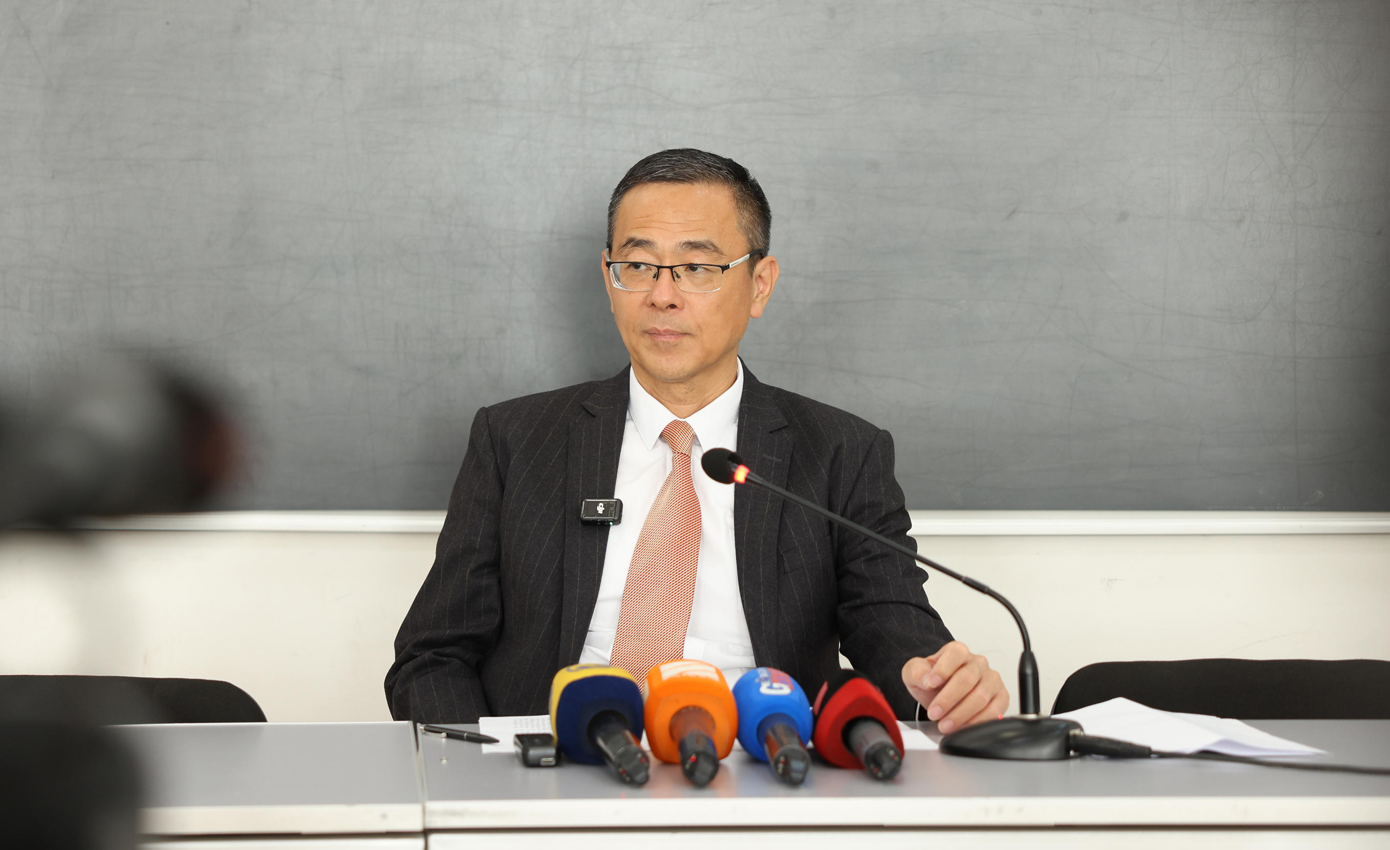 ჩინეთის ელჩი - უთანასწორო სიტუაცია, როცა რამდენიმე ქვეყანა გლობალური მმართველობის მონოპოლიზაციას ახდენს, არ უნდა გაგრძელდეს - ყველა ქვეყანას აქვს უფლება თანაბრად მიიღოს მონაწილეობა საერთაშორისო საქმეებში