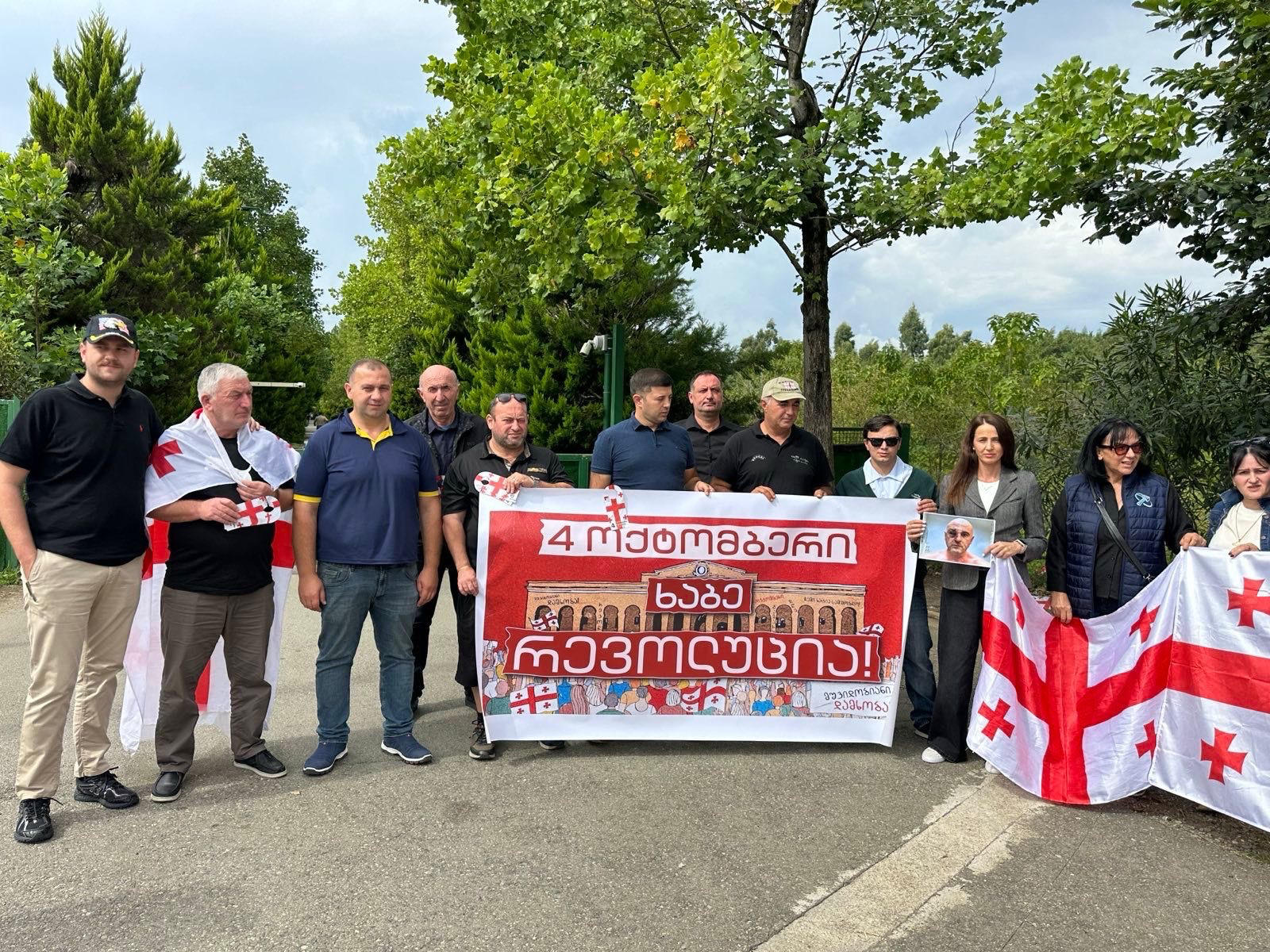 „ნაციონალური მოძრაობის“ ლანჩხუთის ორგანიზაციის თავმჯდომარე - ივანიშვილი საფრთხეს უქმნის ჩვენი ქვეყნის განვითარებას - 4 ოქტომბერს ყველა ერთად უნდა დავდგეთ რუსთაველზე