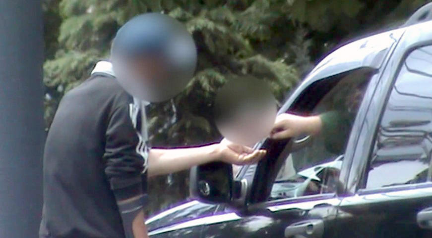 შსს - დაკავებულია პირი, რომელიც მატერიალურ გაჭირვებაში მყოფ მამაკაცს აიძულებდა მაღაზიაში მტვირთავად ემუშავა, სანაცვლოდ კი არ უხდიდა - ასევე, ბრალდებული ეუფლებოდა თანხას, რომელსაც მისი მითითებით მამაკაცი ქუჩაში მოწყალებით გამოიმუშავებდა