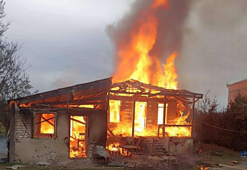 ბაღდათში საცხოვრებელი სახლი დაიწვა - შემთხვევის შედეგად არავინ დაშავებულა