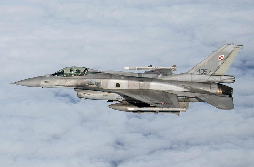 პოლონეთმა გამანადგურებლები ააფრინა და სახმელეთო-საჰაერო თავდაცვისა და სარადარო დაზვერვის სისტემები საბრძოლო მზადყოფნის უმაღლეს დონეზე გადაიყვანა