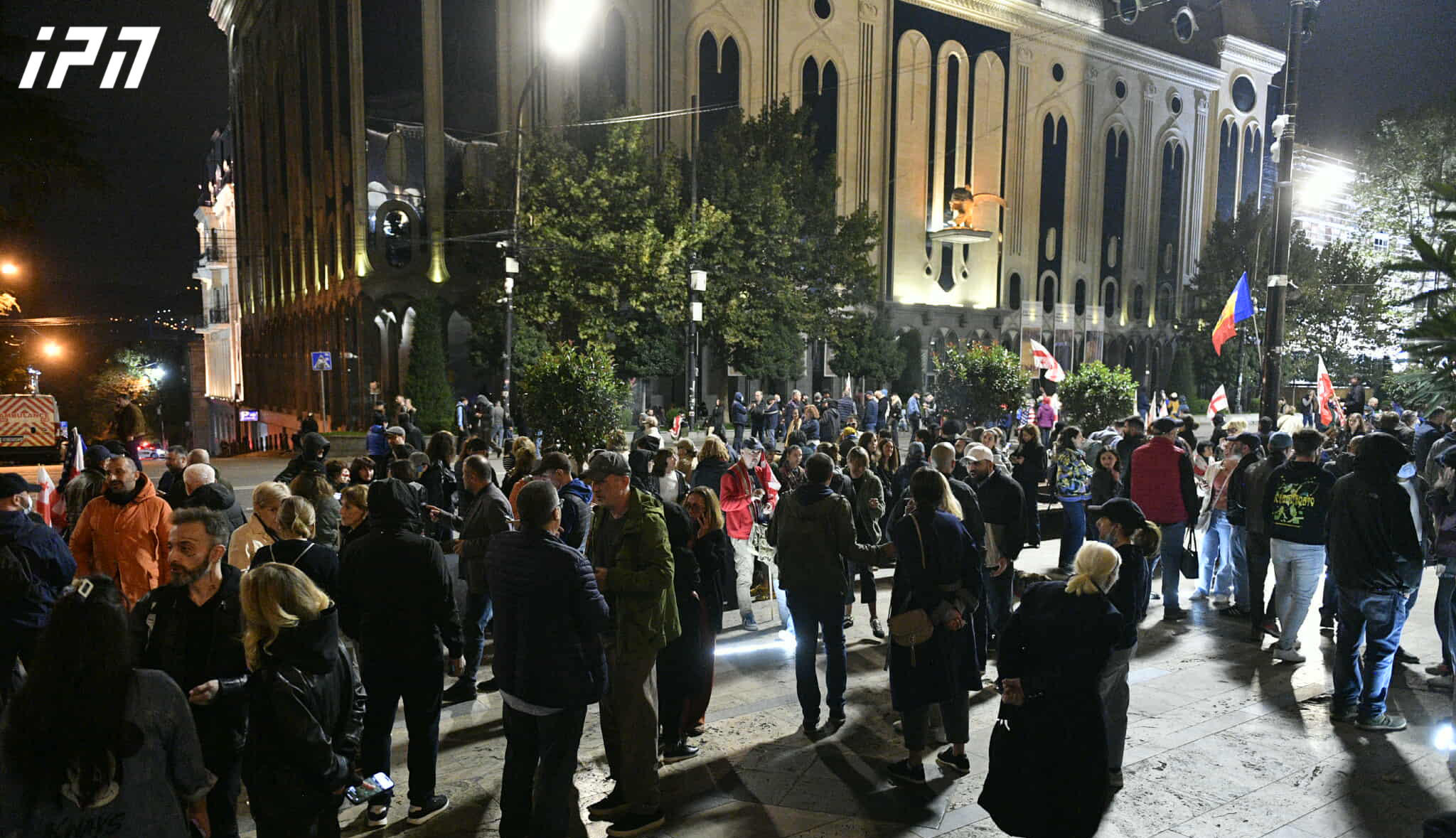 პარლამენტთან საპროტესტო აქცია მიმდინარეობს