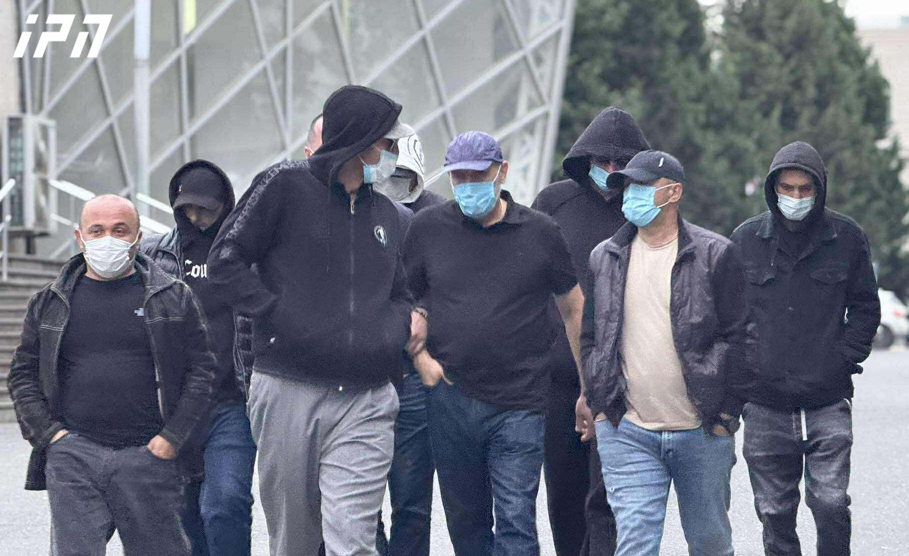ლევან ჯანგველაძის მამიდაშვილი - ლევანი ტელეფონზეც ესაუბრებოდა ხოლმე ოთარ ფარცხალაძეს, გარდაცვალებამდე ორჯერ ნახა - რაც შეეხება მიქაძეებს, მითხრა, რომ  საშიში ხალხი არიან - ერთ-ერთ ძმას ნათელმირონობა აკავშირებს უსოიანთან
