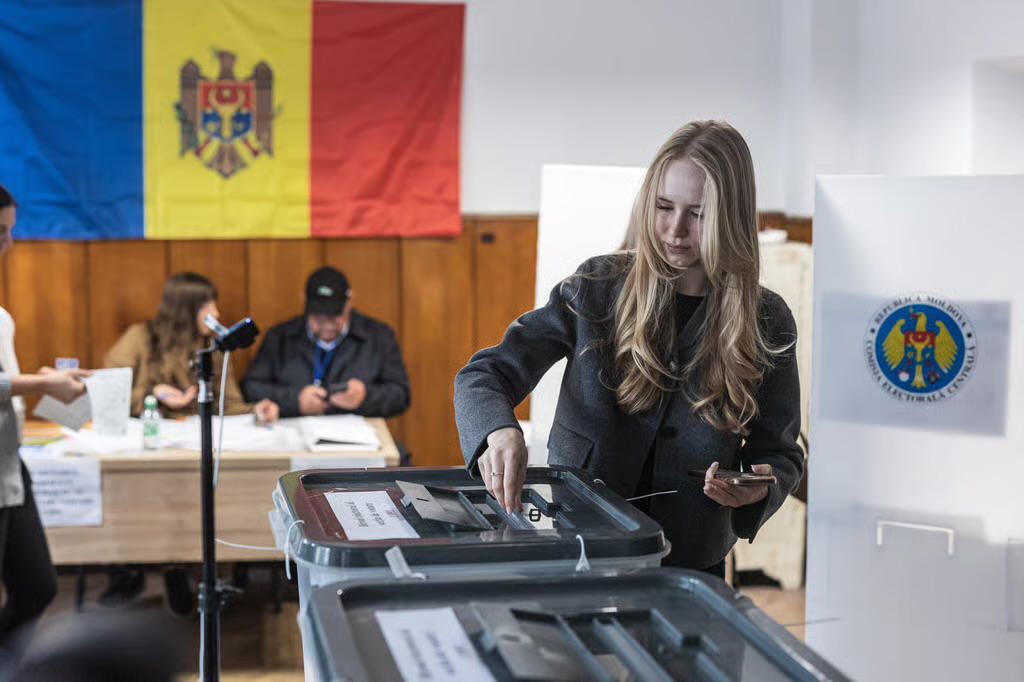 მოლდოვის ცენტრალური საარჩევნო კომისიის ინფორმაციით, ამ დროისთვის დათვლილი ბიულეტენების მიხედვით, მაია სანდუს პარტია ლიდერობს