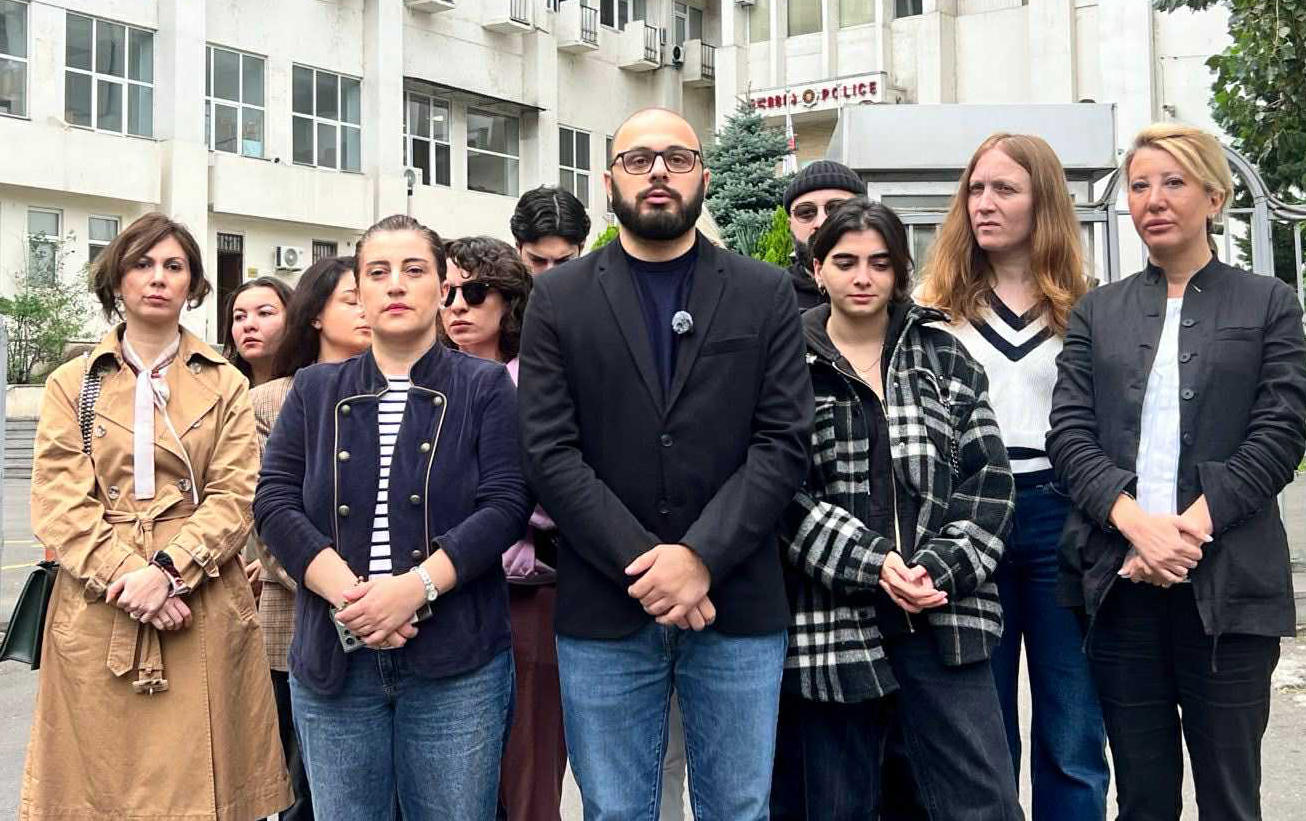 ნიკა ფარულავა - გელა ხასაია არის მორიგი პოლიტიკური პატიმარი - შსს ზეპირსიტყვიერი განცხადების გარდა ვერაფერს ავრცელებს, დანაშაულიც ვერ „შეკერეს“, რაც მათ ქაოსურ პანიკურ მდგომარეობაზე მიუთითებს