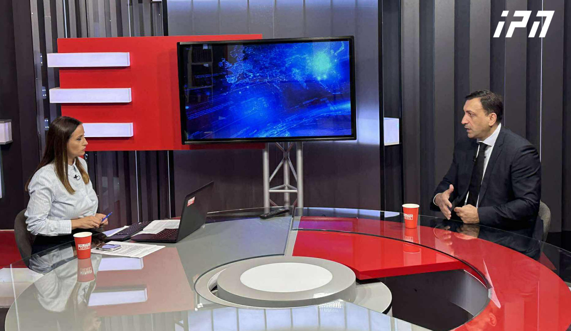 ლევან ბეჟაშვილი - 4 ოქტომბერს გადავდოთ პულტი, გამოვრთოთ ტელევიზორი, ტელეფონი, სოციალური ქსელები, წავიდეთ რუსთაველზე და დავწეროთ უახლოესი ისტორია - ვაფრთხილებთ ხელისუფლებას, არ გაბედონ ძალადობა - რა პასუხი აქვს ხალხს, გვინახავს