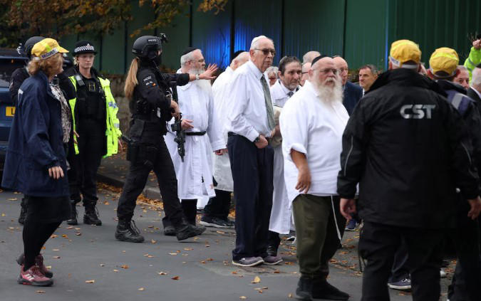 Reuters - მანჩესტერში სინაგოგასთან თავდასხმის შედეგად 2 ადამიანი დაიღუპა