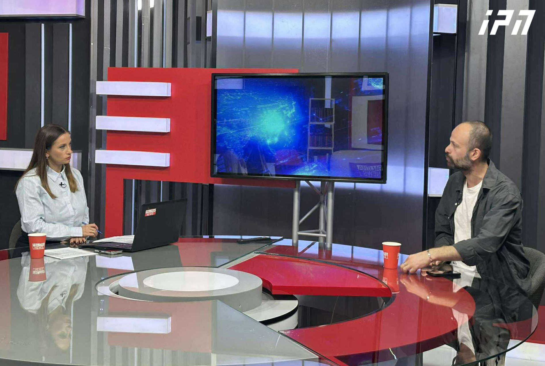 ვახუშტი მენაბდე - ხალხი რუსთაველზე 300 დღეა გადის და გავა, 4 ოქტომბერს მისული ადამიანები არ უნდა აღვიქვათ ერთი ჯგუფის მიერ მართულად - ცუდია, როცა ერთი პოლიტიკური ჯგუფი ან ლიდერი ცდილობს, შემოიტანოს იერარქია და თქვას, რასაც გეტყვით, გააკეთეთ