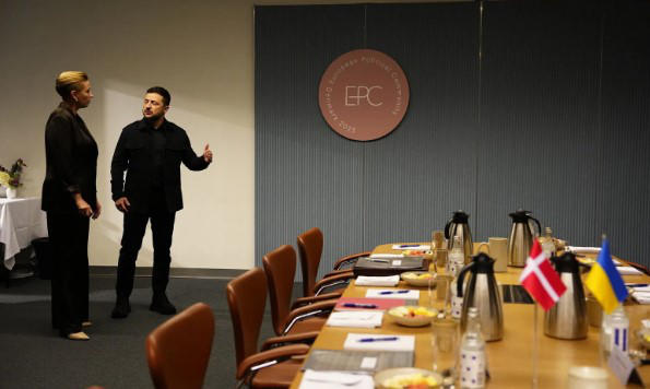 ვოლოდიმირ ზელენსკი კოპენჰაგენში ევროპული პოლიტიკური გაერთიანების სამიტზე მივიდა