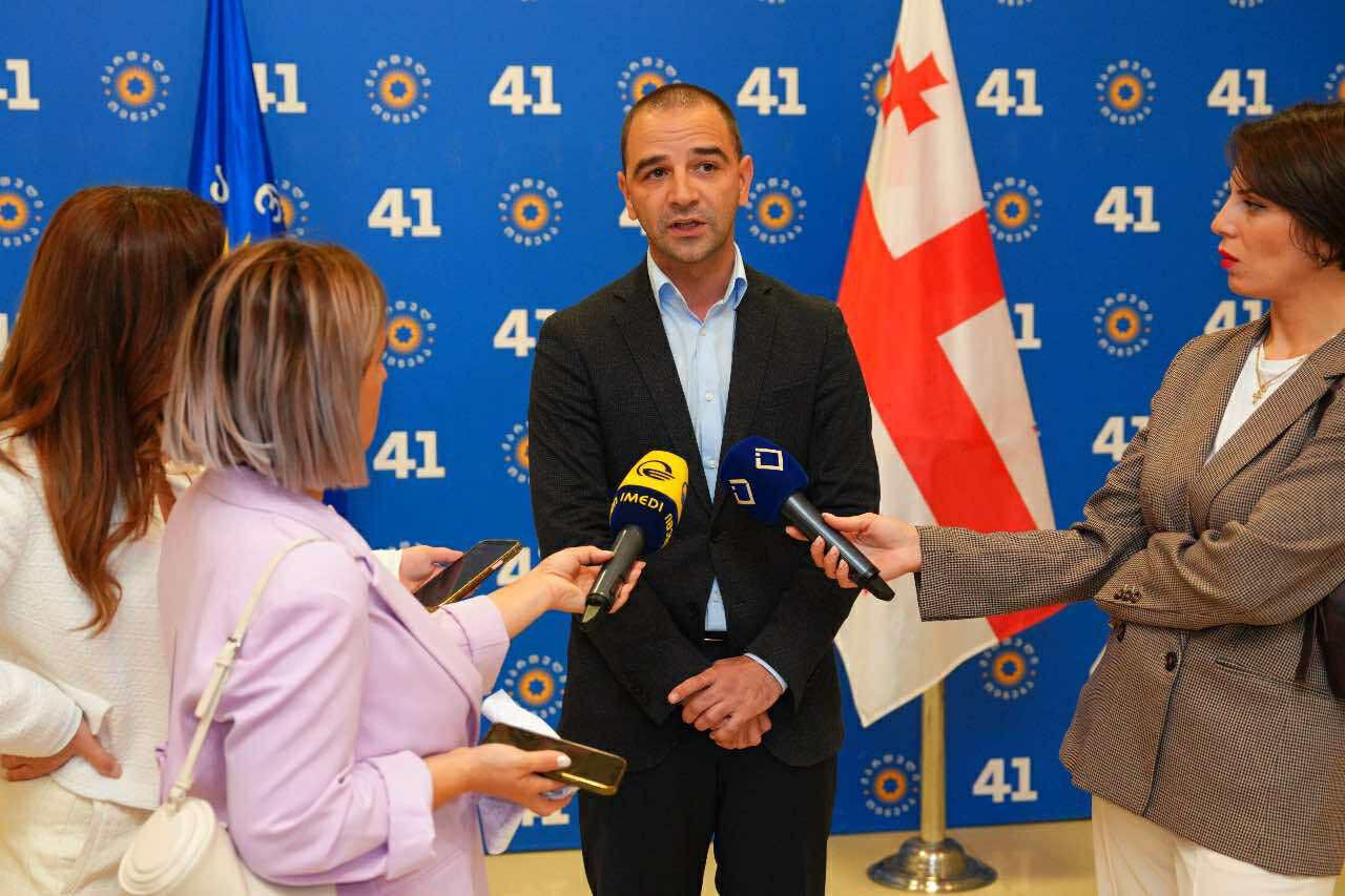 ბათუმში „ქართული ოცნების“ მერობის კანდიდატი - 64-ე მუნიციპალიტეტში ჩვენი გუნდის თითოეულ წევრს გამარჯვებას ვულოცავ - დიდი მადლობა ჩვენს მხარდამჭერებს, განსაკუთრებით ჩემს ბათუმელებს