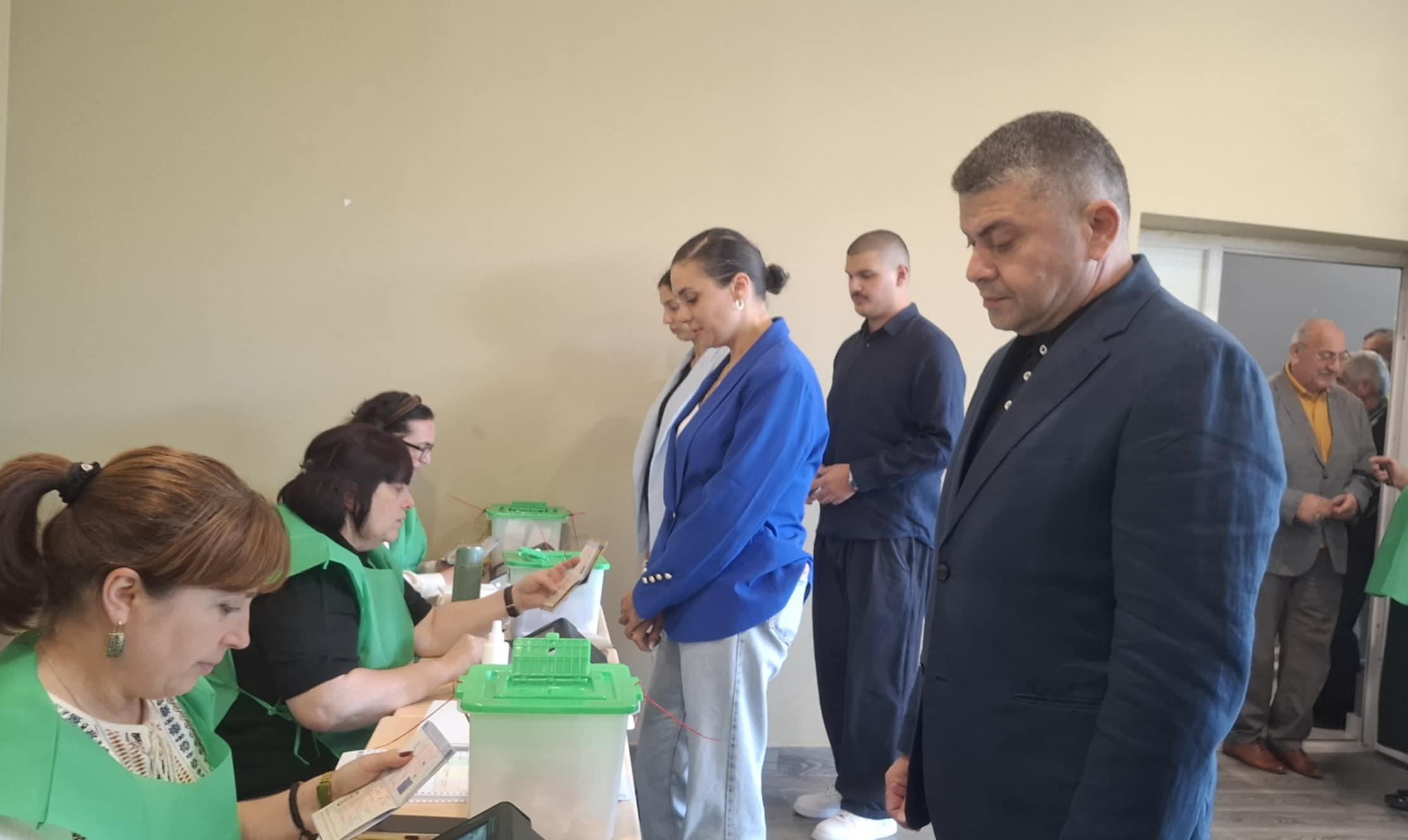 „ქართული ოცნების“ ქუთაისის მერობის კანდიდატი - ვხედავთ, რომ აქტივობა არის დიდი და მადლობა მინდა გადაუხადო თითოეულ მოქალაქეს