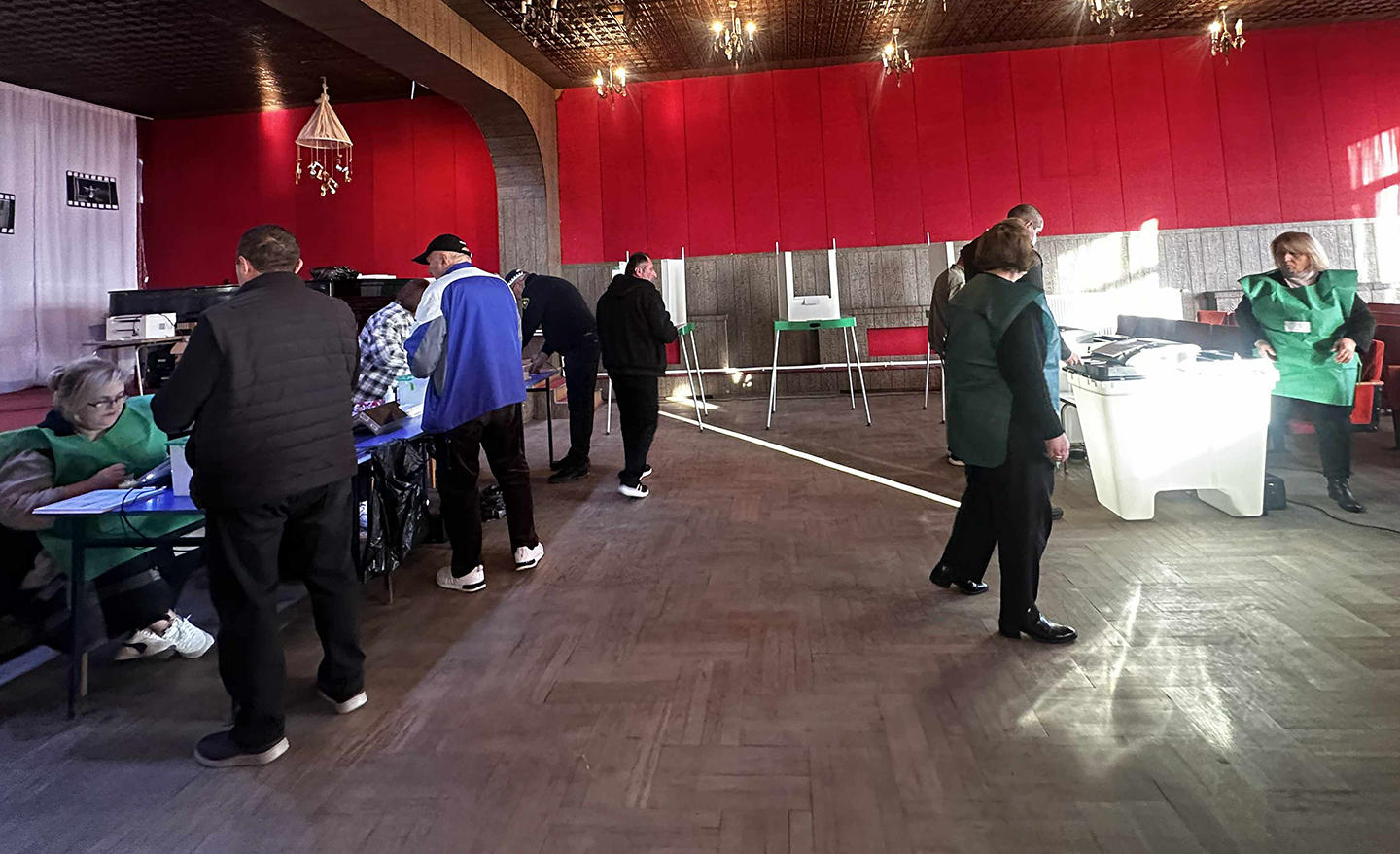 კახეთის რვავე მუნიციპალიტეტში საარჩევნო უბნები დროულად გაიხსნა - ხმის მიცემის პროცესი შეფერხების გარეშე მიმდინარეობს